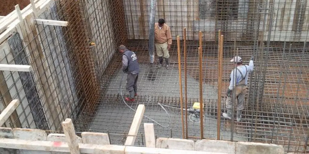 turnarea betonului in fundatie